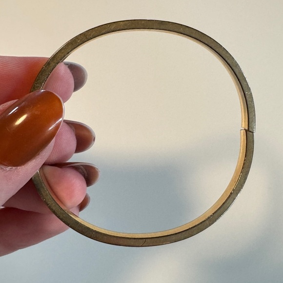 Gold Hinged Clasp Bangle Bracelet - Picture 5 of 12